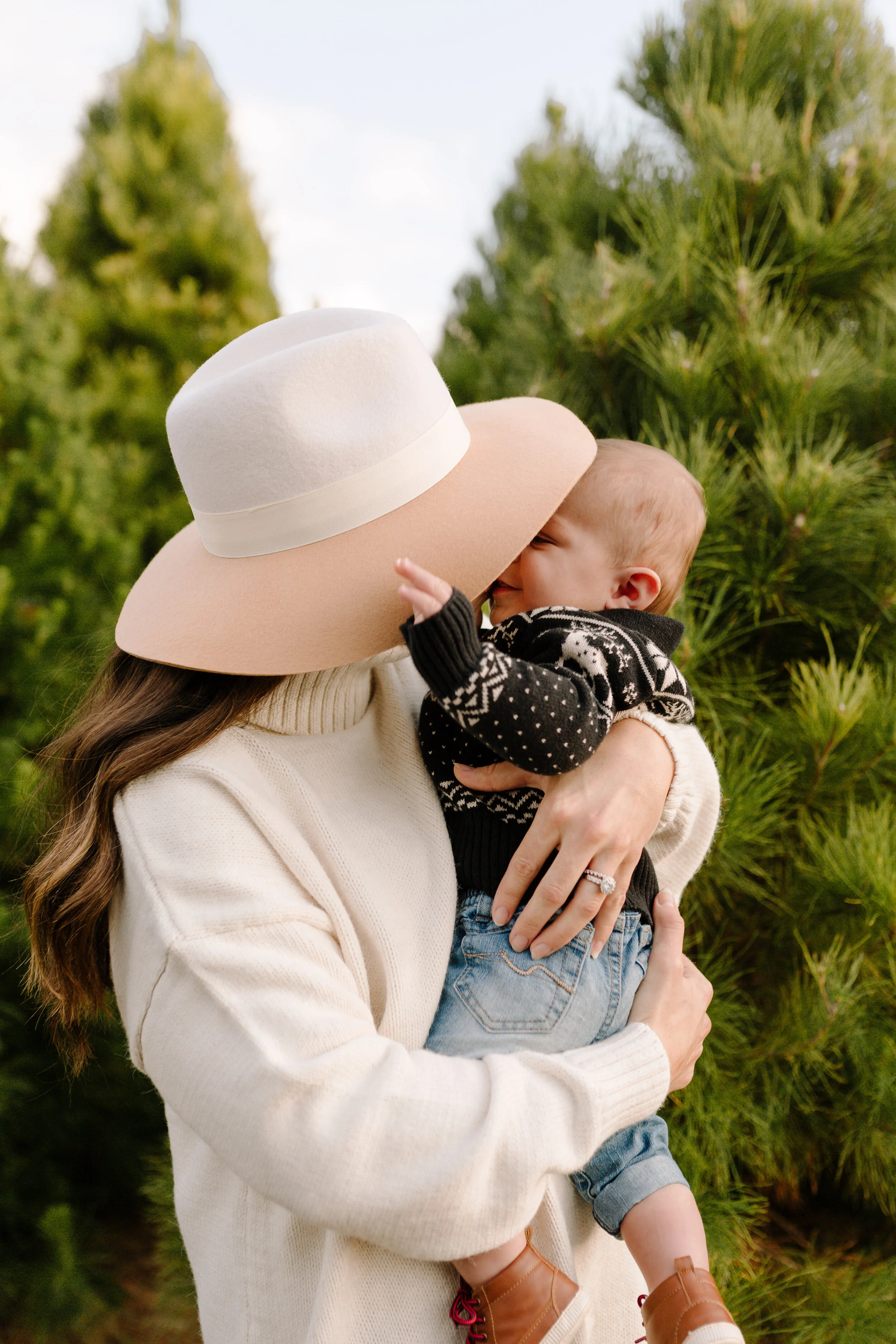 NEUTRAL FAMILY PICTURE OUTFITS AND OUR 2018 HOLIDAY CARDS Me and